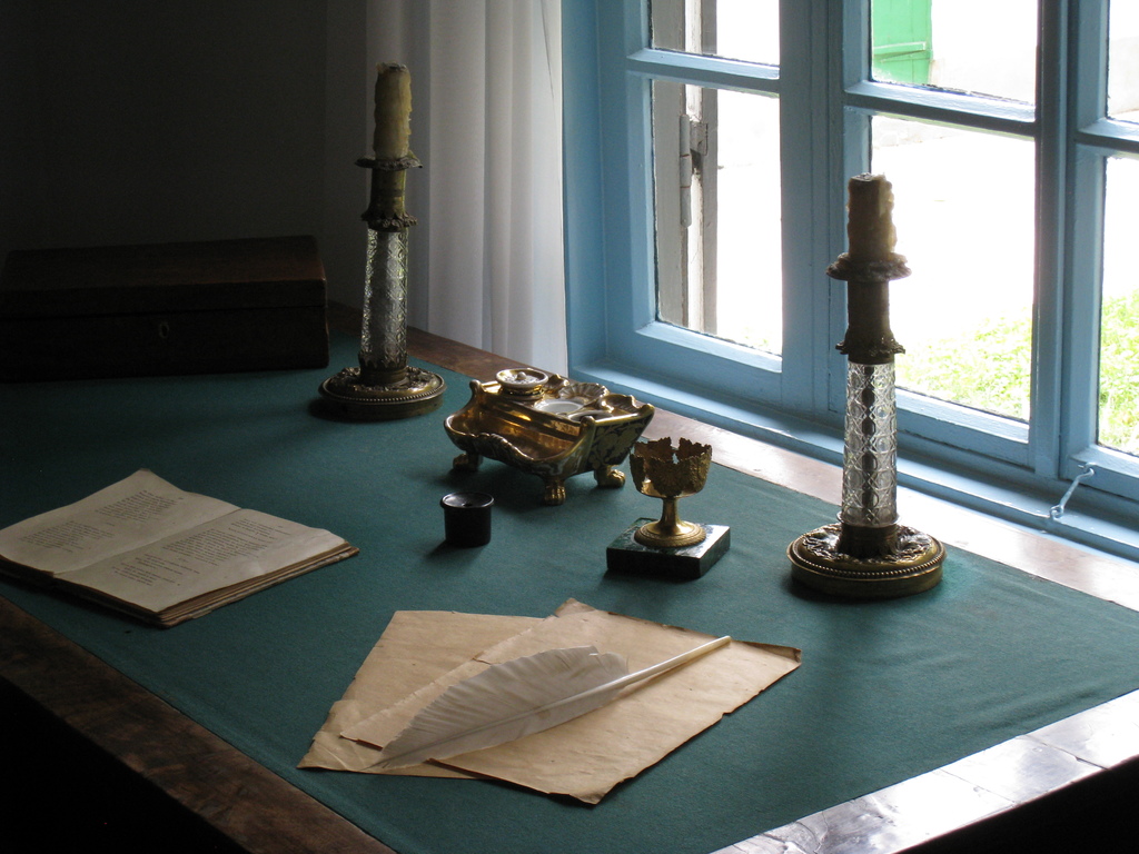Письменный стол поэта, привезенный из Петербурга